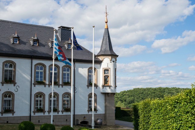 Looking for a travel guide to Luxembourg - that tiny, multicultural country? I brought in a local to share all her best Luxemboury travel tips - what to do, where to go, and how to do it cheaply(ish)!