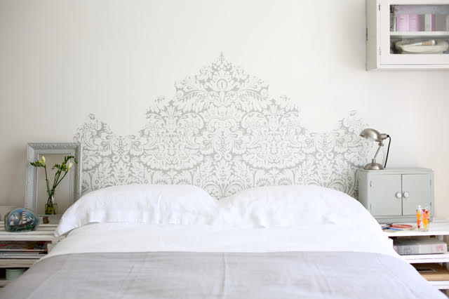 Looking for DIY headboard ideas? You're in the right place! Don't blow $$$ on a new headboard, make one yourself instead!